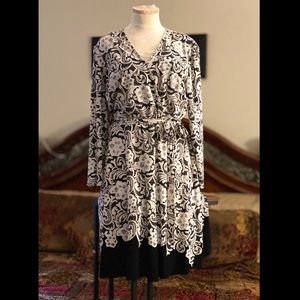 Roz & Ali Black/White Paisley Dress